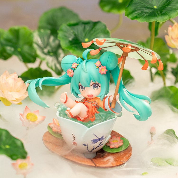 Piapro Characters - Hatsune Miku Playing in the Lotus Pond Ver.